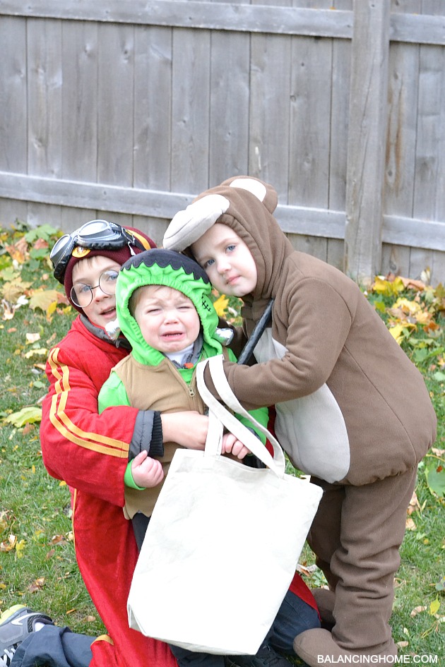HALLOWEEN-TRICK-OR-TREATING