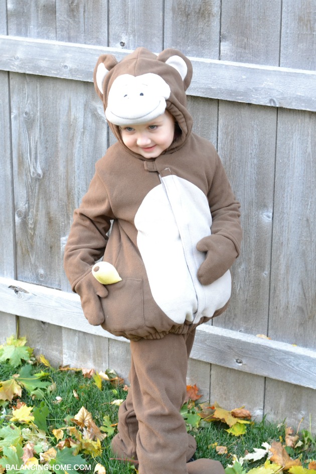 TRICK-OR-TREATING-MONKEY