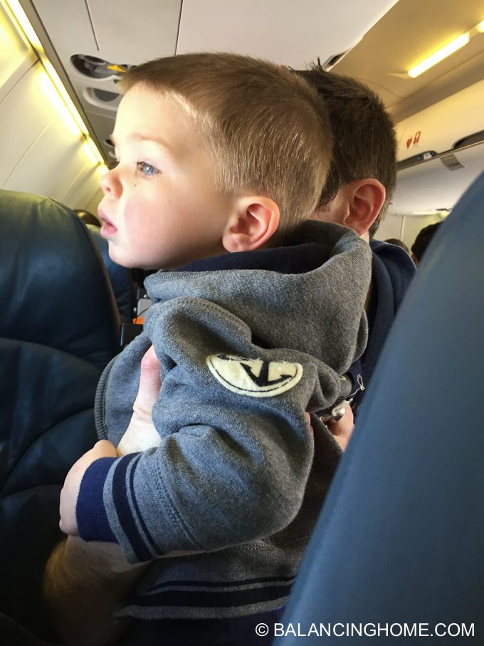 flying-with-kids-17